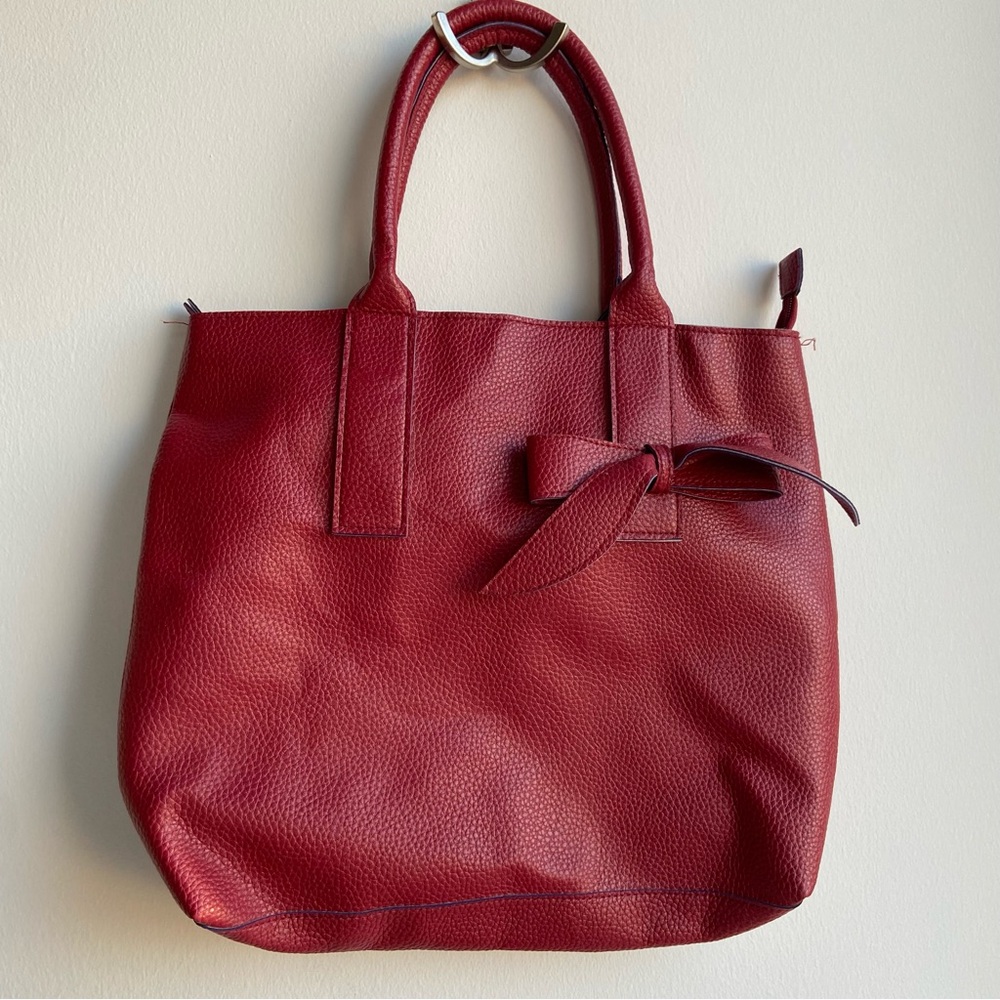 Burgundy red tote shoulder bag leather with bow detail. Vintage.
